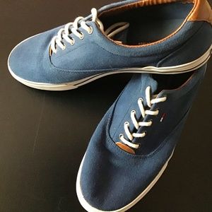 Like new Tommy Hilfiger boat shoe